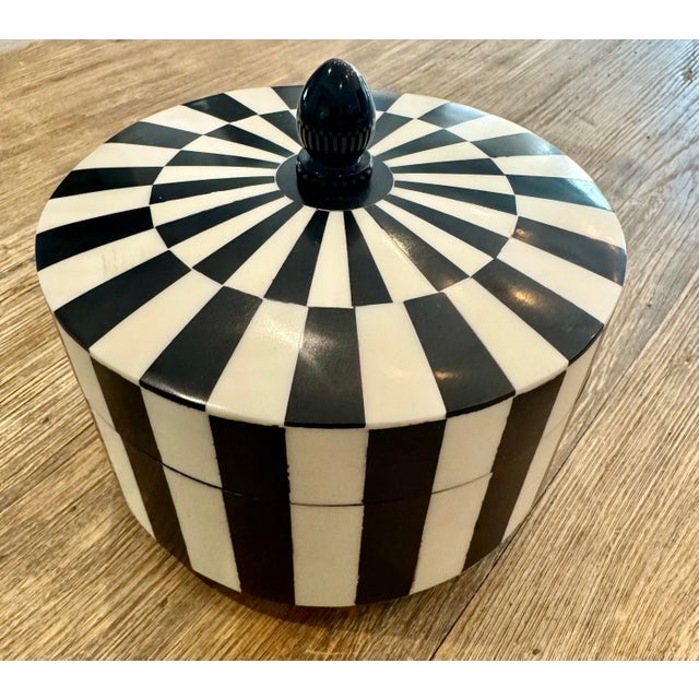 Inlaid Black & White Handmade Box For Sale In Miami - Image 6 of 6