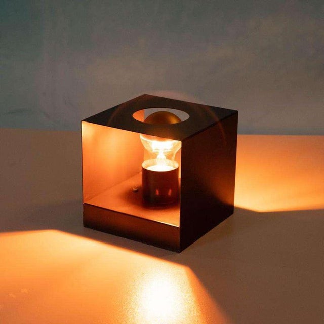 Chocolate brown space age wall lamp by Philips - 70s design Sleek and iconic wall lamp from the 70s, designed by Philips...