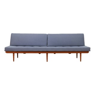 Minerva 417A Daybed with Teak Legs and Blue Linen Upholstery by Peter Hvidt and Orla Mølgaard-Nielsen for France & Søn / France & Daverkosen, 1955 For Sale
