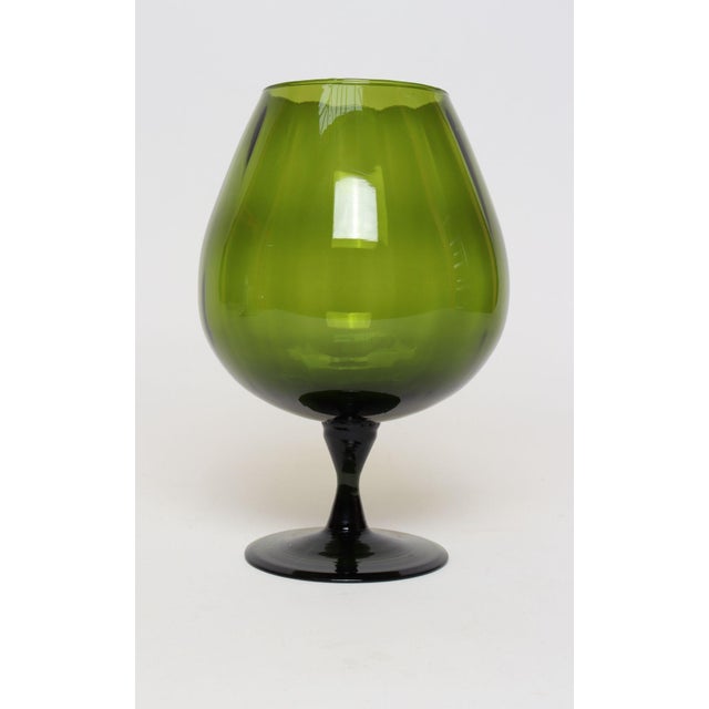 Vintage Italian Empoli blown glass 'balloon' vase supported by a hand applied pedestal base (ca. 1950s). Attractive jewel-...