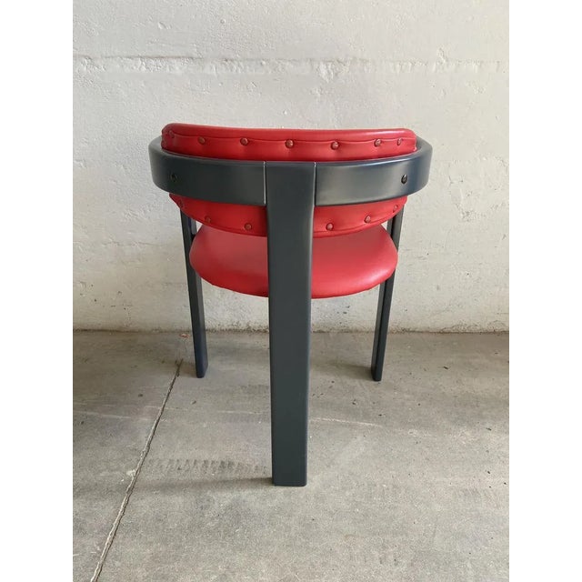 It has a dark grey lacquered wood structure, 1980s.