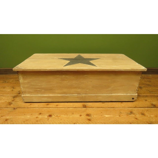 Folk Art Painted Blanket Box with Barn Star Design, 1890s For Sale - Image 13 of 18