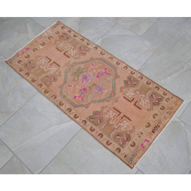 1960s Low Pile Hand Knotted Turkish Small Rug Faded Mat Accent Rug - 21'' X 45'' For Sale - Image 14 of 16