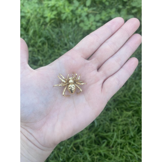 1960s Heavy Spider Brooch With Emerald Eyes, 14k Yellow Gold, Width 1 In For Sale In Greensboro - Image 6 of 6