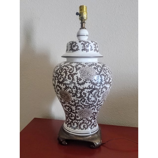 Vintage 70s Brown & White Chinoiserie Floral Ginger Jar Table Lamp For Sale - Image 9 of 15