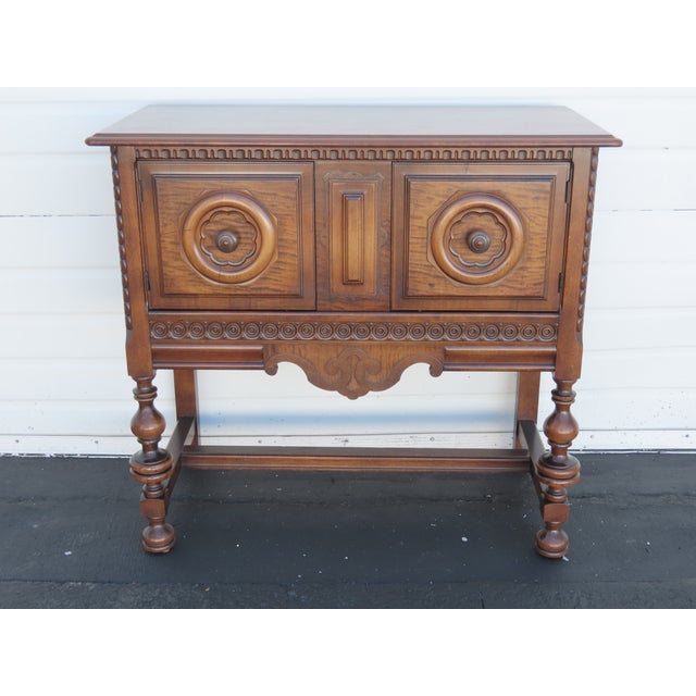 This wonderful Buffet is made out of wood, solid wood, walnut, and veneer. The Server has a Traditional style and design...