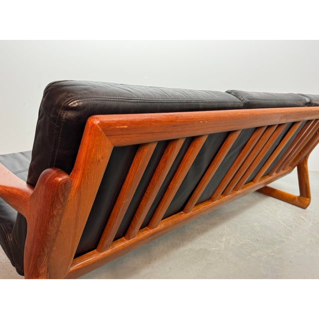 Komfort Mid-Century Modern Sofa in Teak with Black Leather Cushions by Sven Ellekaer for Komfort, Denmark, 1970s For Sale - Image 4 of 10