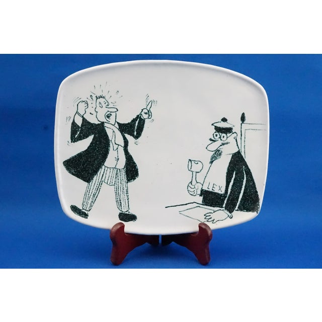 20th Century Art Deco Ceramic Plate Satirical Judge and Lawyer in Court from the La Quercia Libralessos Factory, Italy, 1950s For Sale - Image 16 of 16