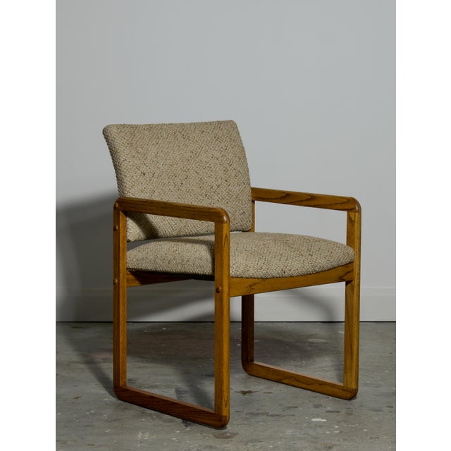 Mid-Century Modern Pair Oak Sled or Loop Base Armchairs in Original Nubby Oatmeal Tweed, 1970s For Sale - Image 3 of 7