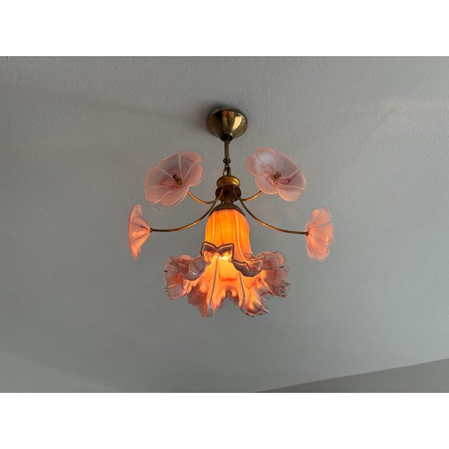 1980s Vintage Murano Glass Ruffled Floral Pendant Light – Pink Swirl & Daisy Shades For Sale - Image 5 of 18