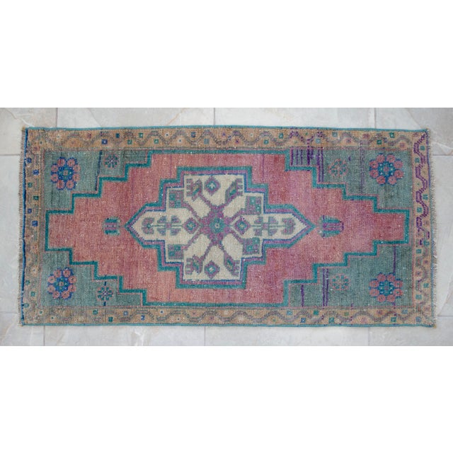 1970s Low Pile Hand Knotted Turkish Rug Faded Mat Kitchen Bathroom Decor Doormart- 19'' X 40'' For Sale - Image 12 of 13