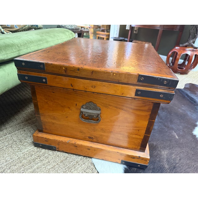 19th Century Antique Pine Trunk/Coffee Table With Iron Detail For Sale In Orlando - Image 6 of 9
