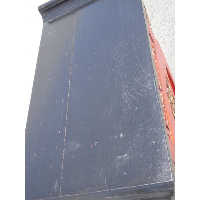 Vintage Chinese Asian Red & Black Lacquer W Gold Trim Side Table, Altar Table For Sale In Los Angeles - Image 6 of 16