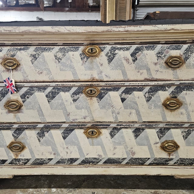 Mid 20th Century Large Hand Painted 3 Drawer Fluted Column Chest of Drawers For Sale In Atlanta - Image 6 of 18