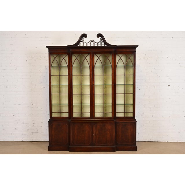 Baker Furniture Georgian Carved Flame Mahogany Lighted Breakfront Bookcase Cabinet, Circa 1960s For Sale - Image 10 of 10