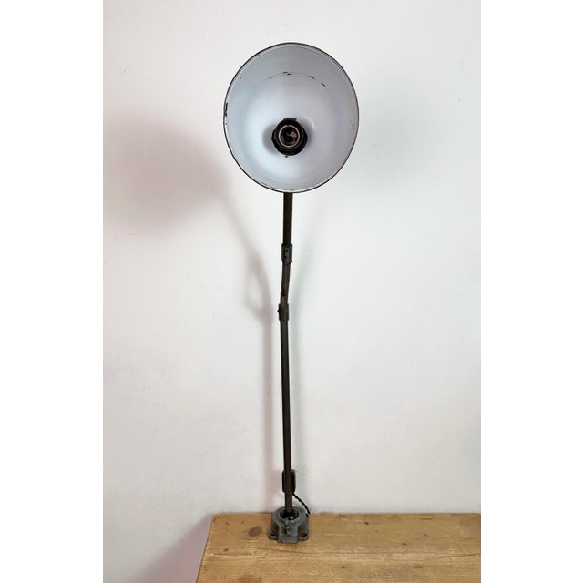 Industrial Grey Enamel Workshop Table Lamp from Siemens, 1950s For Sale - Image 13 of 18