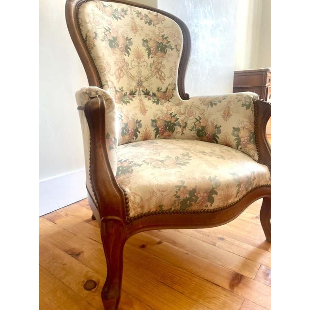 Very beautiful louis-philippe period shepherdess, in the louis xv style. Large comfortable but elegant chair. The seat and...