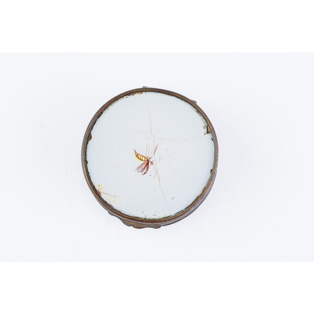 Antique English Bilston Battlesea Style Enamel Box With Hand-Painted Fly Motif For Sale - Image 4 of 4