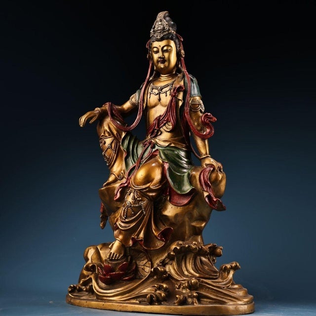 1980s Painted Gilt‑Bronze Water‑Moon Guanyin Statue, Chinese Free‑Seated Avalokiteshv Figure For Sale - Image 5 of 10