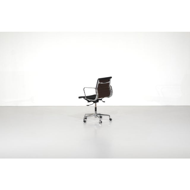 EA 117 Office Chair by Charles Ray Eames for ICF, 1990s For Sale - Image 3 of 13