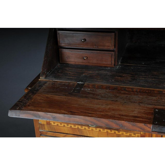 Museum Secretaire / Tabernacle in Walnut, 1810s For Sale - Image 12 of 18