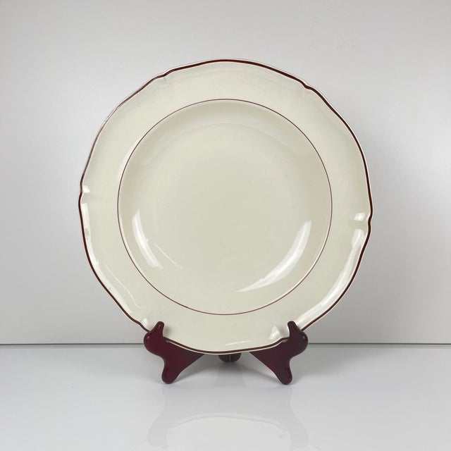 Villeroy & Boch deep dish with burgundy rim, first half of the 20th century Cream with burgundy rim Dimensions: Diameter:...
