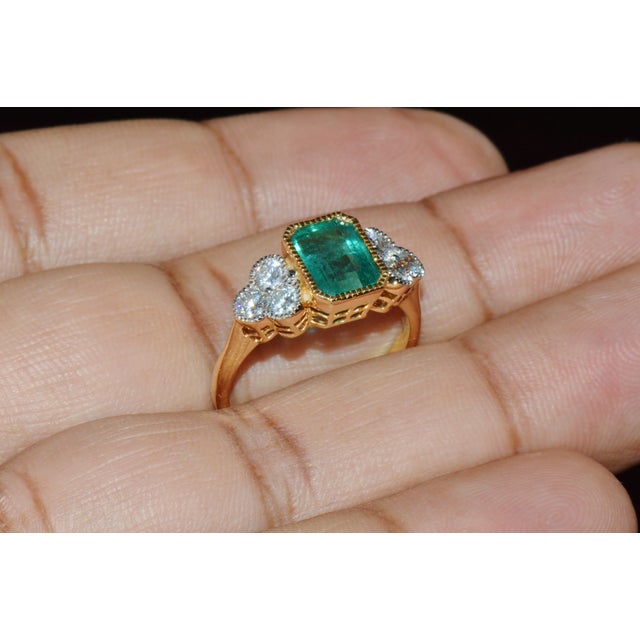 Metal Gia Certified Natural 2.20cts vs F Diamond Emerald 18k Gold Dinner Ring, Size 6.5 For Sale - Image 7 of 13