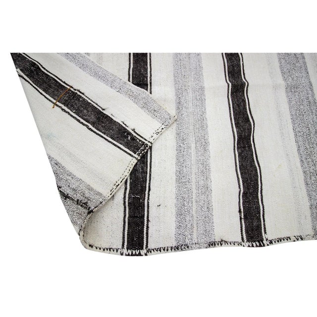 Mid 20th Century 1960s Vintage Modern Turkish Kilim Rug- 7′1″ × 9′11″ For Sale - Image 5 of 7