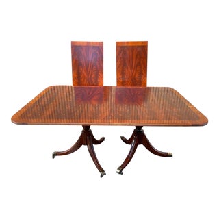 Late 20th Century Hekman Furniture Flame Mahogany Inlaid Dining Table With 2 Leaves. For Sale