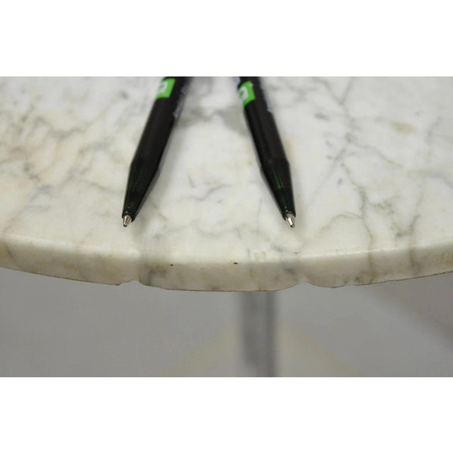 White Mid Century Modern Hugh Acton Round Marble Top Chrome Lollipop Drinks Side Table For Sale - Image 8 of 12