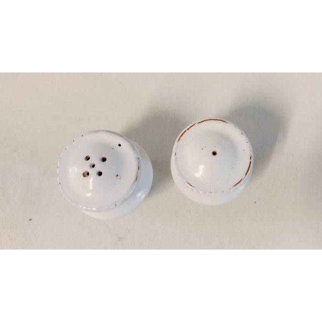 90's French Country Style Salt & Pepper Shakes S/2 in very good condition. 2.5"D X 2.5"H