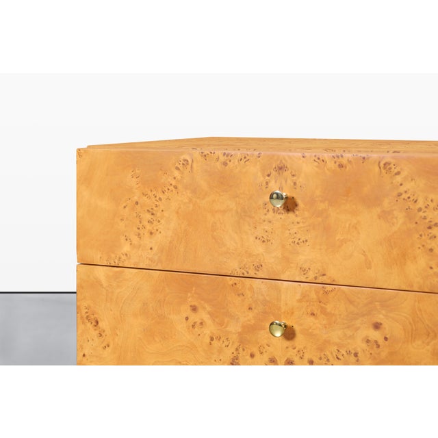 Mustard Mid-Century Modern Burl Wood and Brass Nightstands by Founders for Thomasville For Sale - Image 8 of 15
