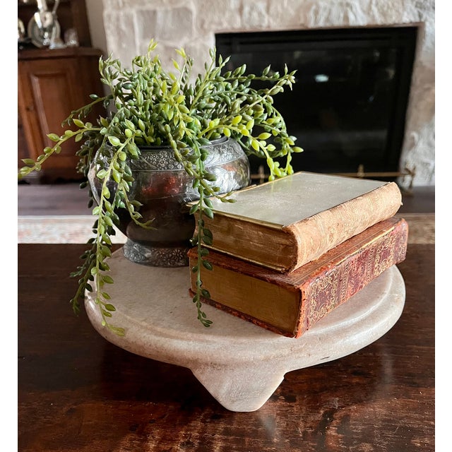 Late 20th Century Natural Unpolished White Marble Footed Plateau/Riser/Cheese Board For Sale - Image 4 of 13