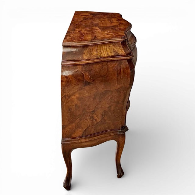 Vintage Italian Olive Burl Bombé Chest For Sale In Atlanta - Image 6 of 11