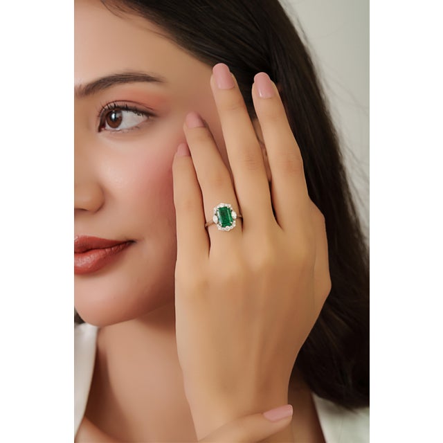 Emerald Luxury 2.44ct Emerald Diamond 18k Gold Ring Size 5.5 for Women by VRJewels For Sale - Image 8 of 15
