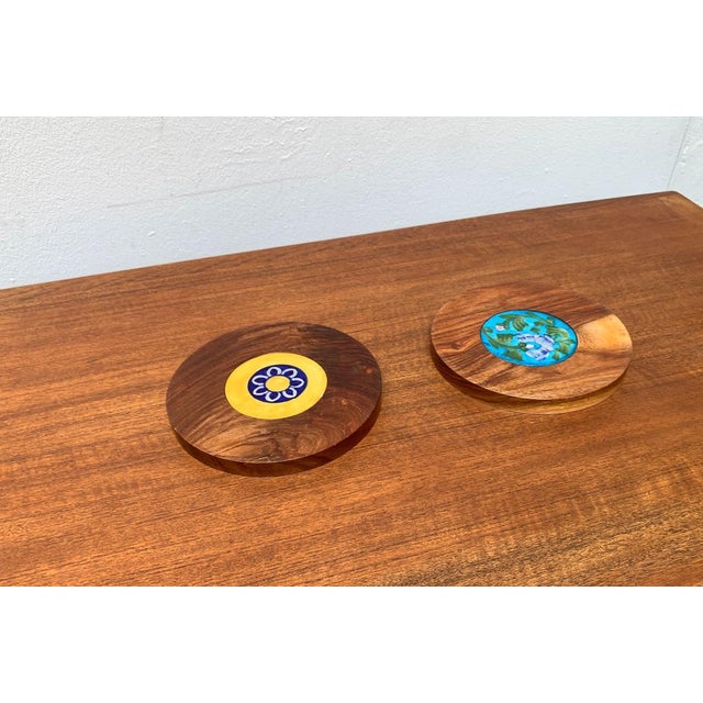 Brown Mid-Century Wooden and Ceramic Plates, 1960s, Set of 2 For Sale - Image 8 of 18