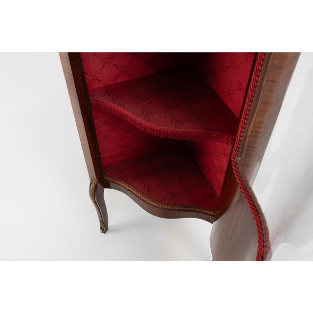 French Louis XV Style Corner Display Cabinet with Arched Glass, 1950 For Sale - Image 10 of 17