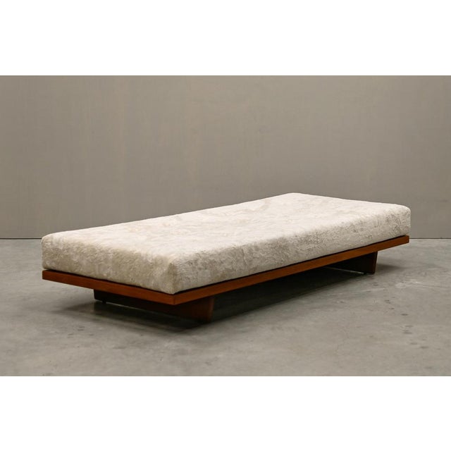 Børge Mogensen Daybed in Oak and Almond Colored Fabric by Børge Mogensen for Fredericia Stolefabrik For Sale - Image 4 of 14