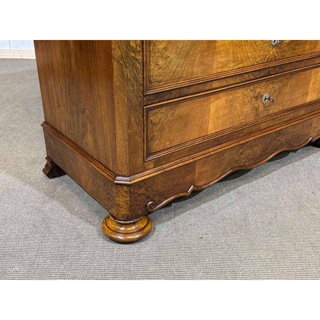 Napoleon III Commode in Walnut, Fir and White Marble, 19th Century For Sale - Image 3 of 18
