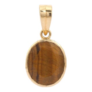 Tiger's Eye Pendant Necklace in 18k Yellow Gold, Oval Cut, 4.65 Ct For Sale
