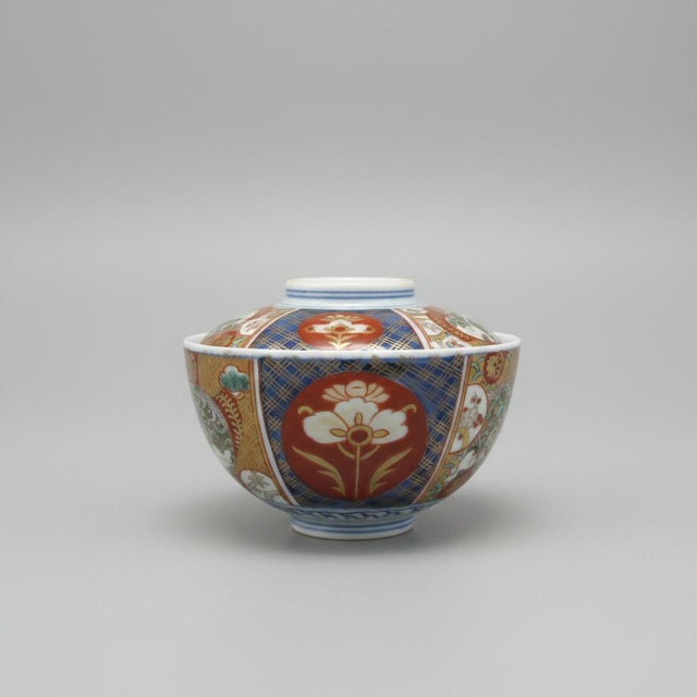Japanese Imari Porcelain Covered Rice or Soup Bowl With Lid Set of 6 For Sale - Image 10 of 18