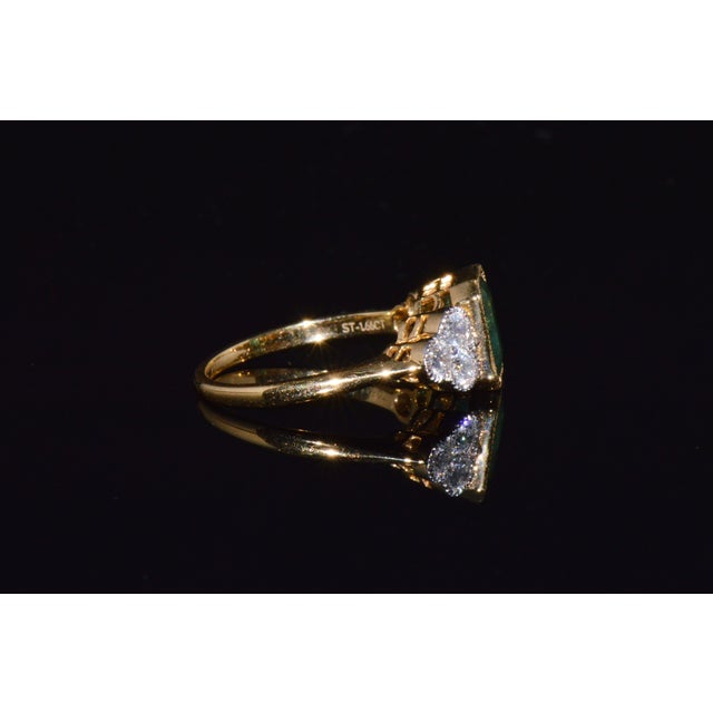 Early 21st Century Gia Certified Natural 2.20cts vs F Diamond Emerald 18k Gold Dinner Ring, Size 6.5 For Sale - Image 5 of 13