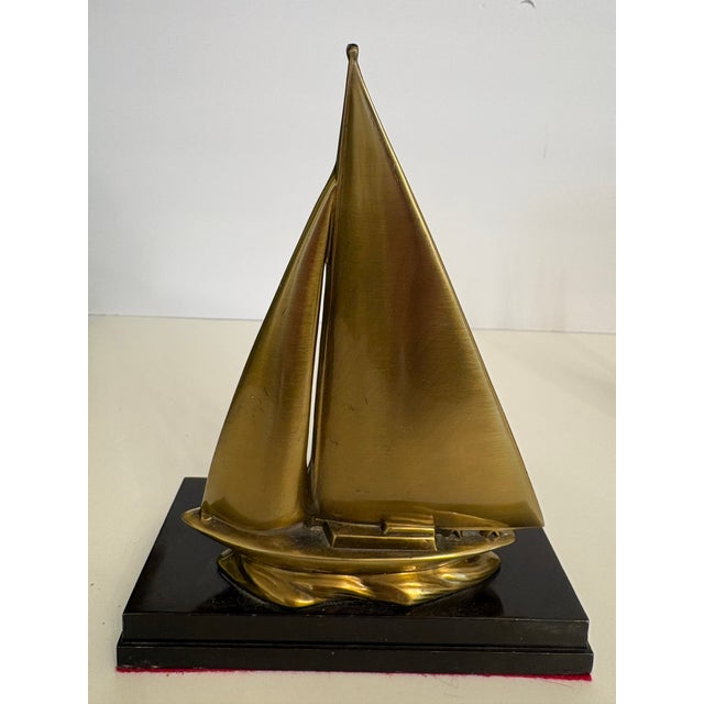 I really like these bookends and would probably keep them however our bookcases are full to the max. They are brass on top...