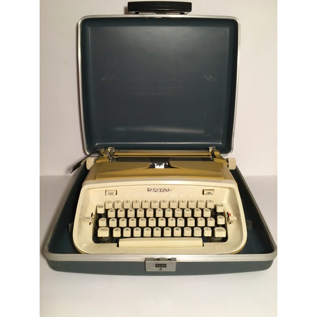 Vintage Mustard Royal Safari Typewriter With Case & Key For Sale - Image 13 of 13