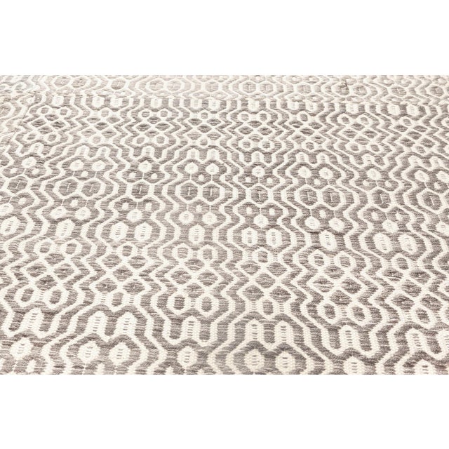 Early 21st Century Contemporary White and Gray Flat-Weave Wool Rug by Doris Leslie Blau For Sale - Image 5 of 10