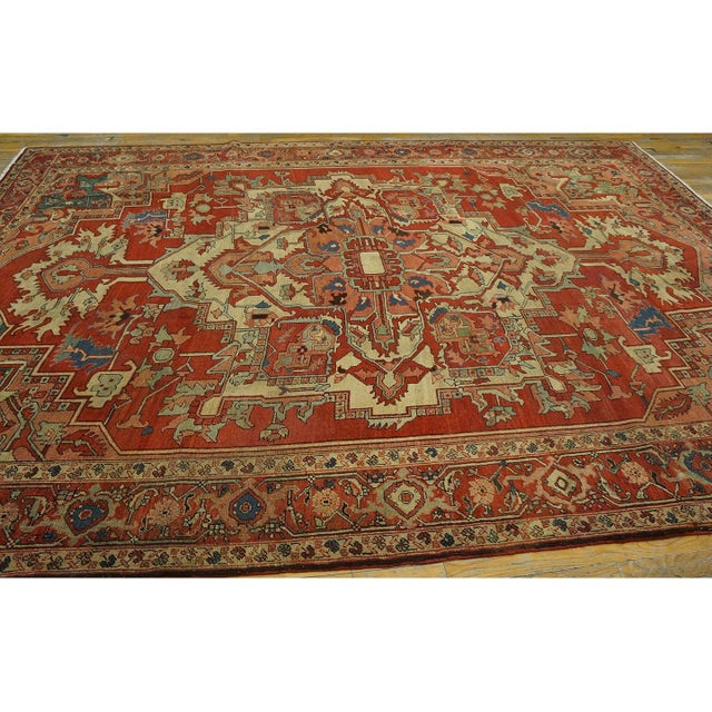 1880s Coral Classic Geometric Heriz Design Medallion Antique Persian Serapi Rug For Sale - Image 4 of 10