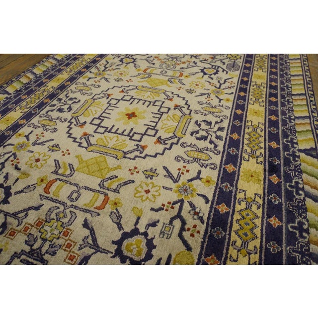 1920s Ivory Yellow Medallion Classic Antique Chinese Silk Rug 3'10'' X 6' Knotted Carpet For Sale In New York - Image 6 of 11