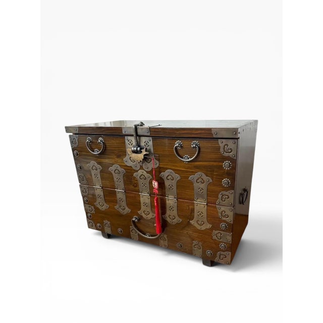 Traditional Antique Korean Bandaji Chest | Early 20th Century Heirloom For Sale - Image 3 of 13