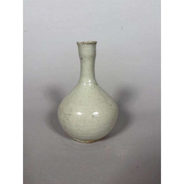 Asian Porcelain vase, Korea, Joseon period, 18th century For Sale - Image 3 of 6