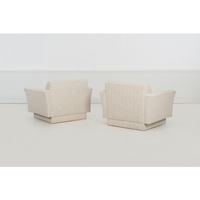 Off-white Pair of Oversized Lounge Chairs, Attributed to Vladimir Kagan, c.1985 For Sale - Image 8 of 9